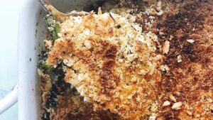 Read more about the article Cheesy Broccoli Quinoa Casserole