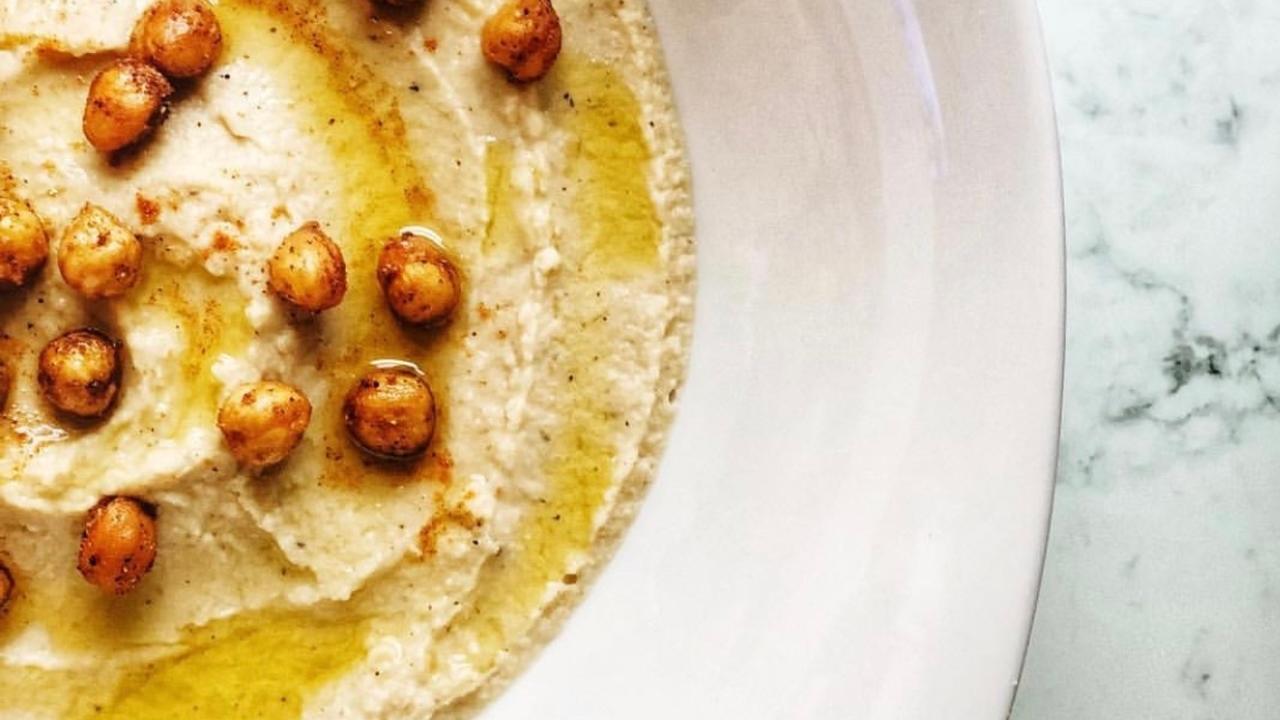 Read more about the article Homemade Garlic Hummus