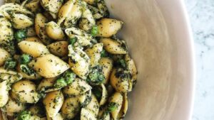 Read more about the article Pesto Chickpea Pasta