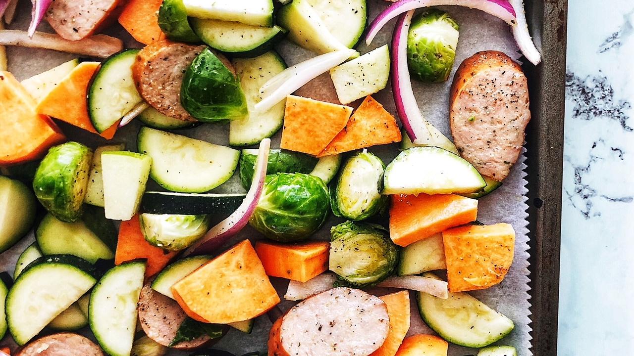 Read more about the article Sheet Pan Roasted Veggies and Chicken Sausage