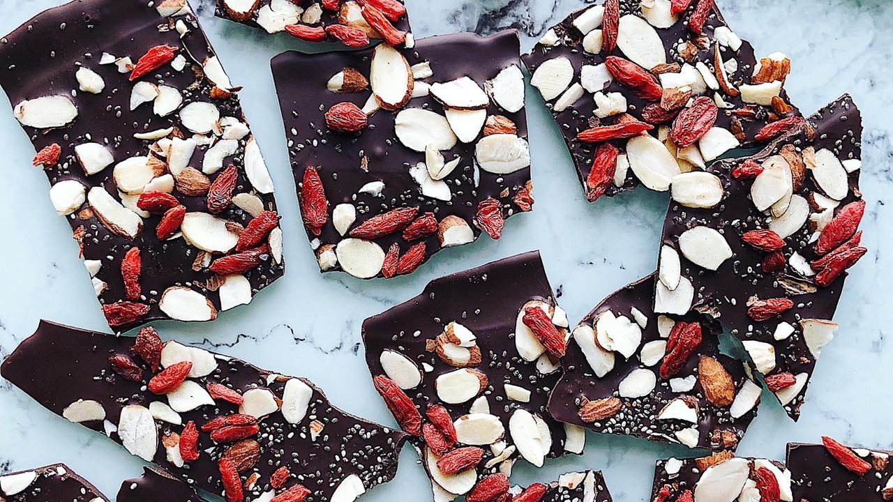 You are currently viewing Superfood Dark Chocolate Bark