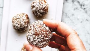 Read more about the article Carrot Cake Collagen Balls